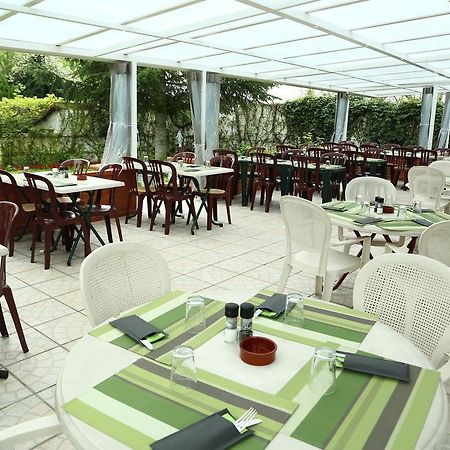 Hotel Restaurant Maison Blanche Rungis Buitenkant foto