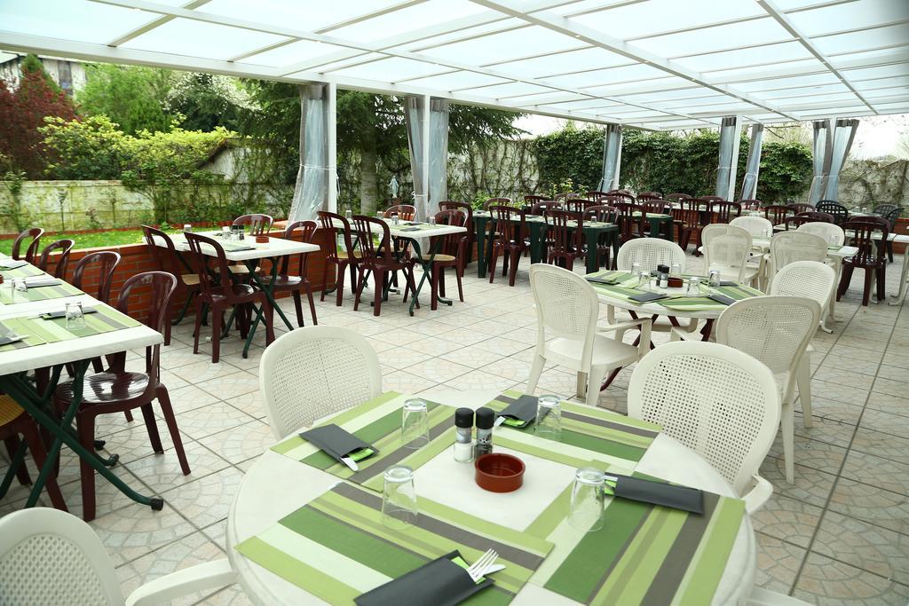 Hotel Restaurant Maison Blanche Rungis Buitenkant foto