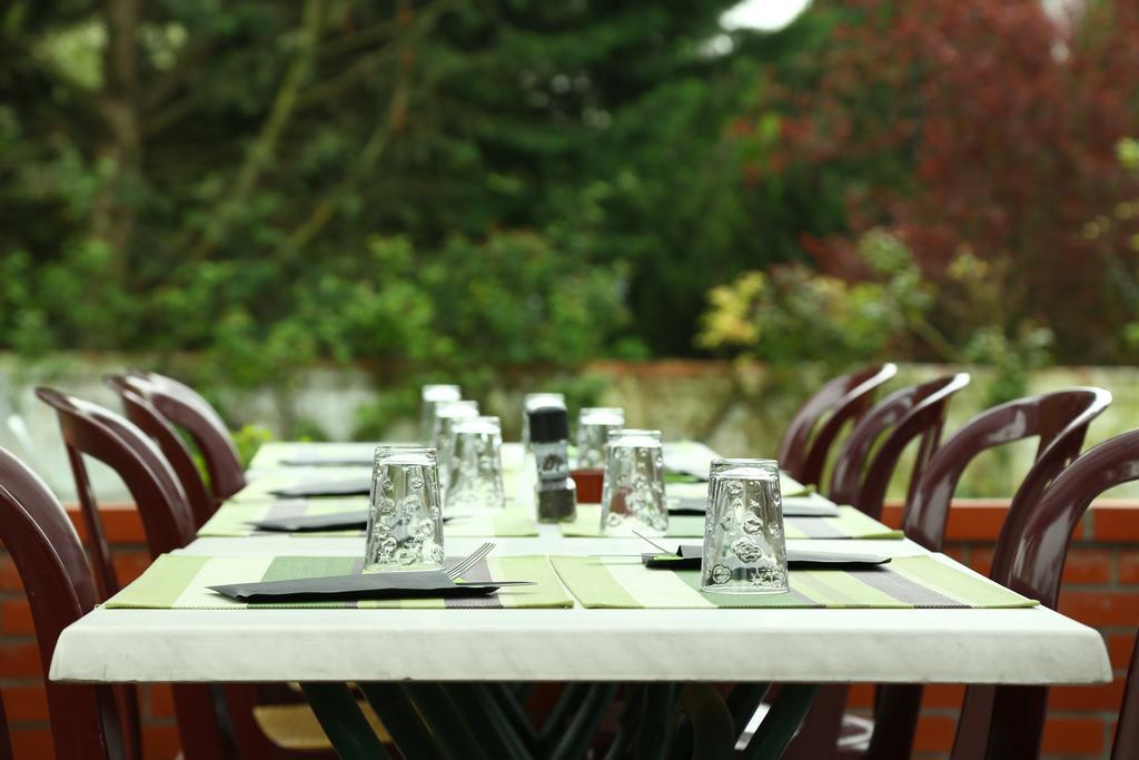 Hotel Restaurant Maison Blanche Rungis Buitenkant foto