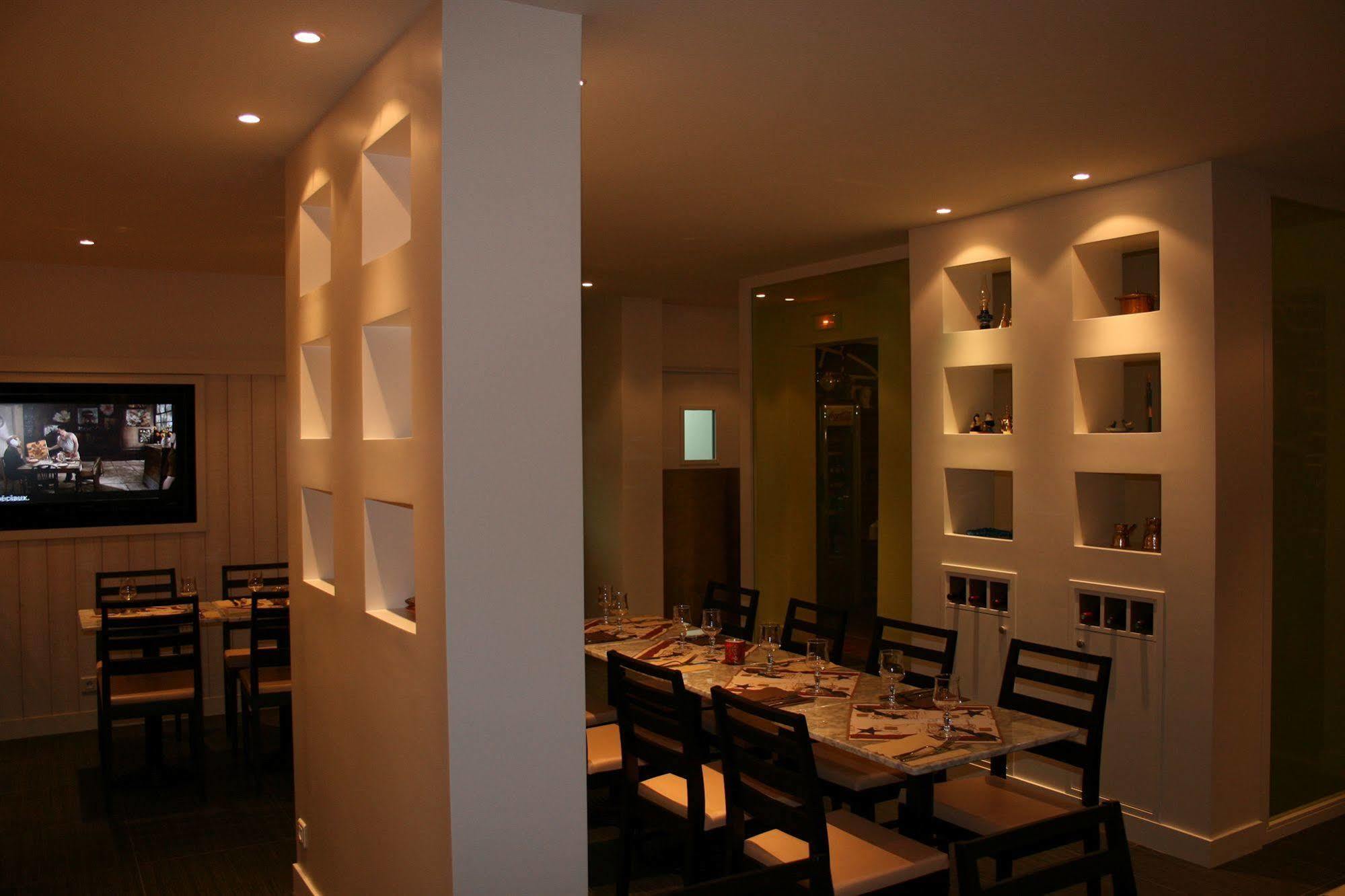 Hotel Restaurant Maison Blanche Rungis Buitenkant foto
