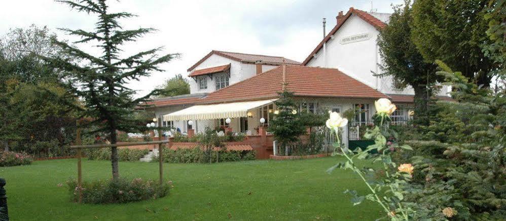 Hotel Restaurant Maison Blanche Rungis Buitenkant foto